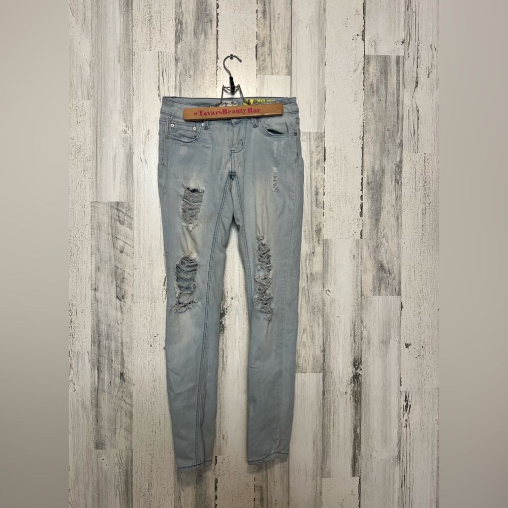 Studio Pein Skinny Jeans Women’s Size 3 Light Wash Distressed Stretch Denim